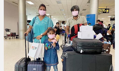 ஊரடங்கால் இலங்கையில் தவித்த 176 பேர் இந்தியாவுக்கு திரும்பினர்- மேலும் 700 பேர் நாளை கப்பலில் புறப்பாடு