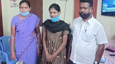 மகள் படிப்பிற்காக சேமித்து வைத்த ரூ.5 லட்சத்தில் உதவிய மனிதநேயத்திற்கு பிரதமர் மோடி பாராட்டு: மதுரை சலூன்கடைக்காரர் குடும்பம் நெகிழ்ச்சி