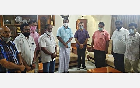 கோவையில் அமைச்சர் எஸ்.பி.வேலுமணியை சந்தித்த சிறு, குறுந் தொழில் துறை பிரதிநிதிகள்.