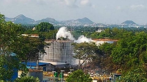 ஆந்திராவில் 12 பேர் உயிரிழந்த விவகாரம்; விஷ வாயு கசிவுக்கு நிறுவன அலட்சியமே காரணம்- தேசிய பசுமை தீர்ப்பாய குழு அறிக்கை