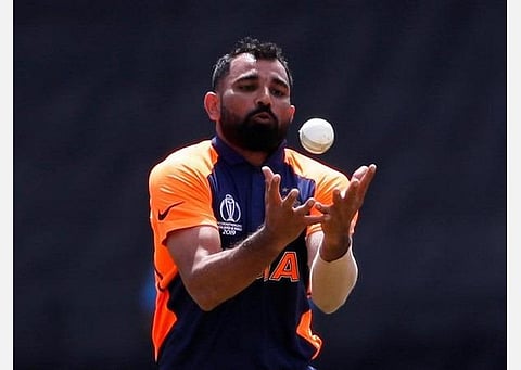 வீட்டின் அருகிலேயே இலவச உணவு மையம் ; புலம்பெயர் தொழிலாளர்களுக்கான சேவையில் இறங்கிய மொகமட் ஷமி: உணவு மற்றும் முகக்கவசங்களை வழங்கினார்