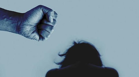 பெண்கள் மீதான வன்முறை: உதவிக்கு அழைக்கத் தயங்காதீர்