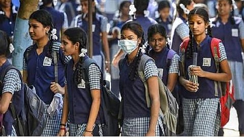 கரோனோ பாதிப்பு முழுமையாக நீங்கிய பின்னர் 10-ம் வகுப்பு பொதுத்தேர்வு நடத்துக: தங்கம் தென்னரசு