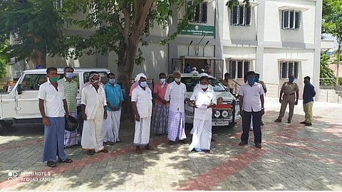 கடையநல்லூர் அருகே 2 மாதமாக விவசாய நிலங்களில் முகாமிட்டுள்ள யானைகள்: காட்டுக்குள் விரட்ட விவசாயிகள் கோரிக்கை