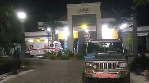 விழுப்புரம் நகராட்சி மின்மயானமான 'முக்தி'யில் கரோனாவால் உயிரிழந்தவரின் உடல் எரியூட்டப்பட்டது.