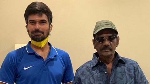 கவுண்டமணியைச் சந்தித்த கிரிக்கெட் வீரர்: வைரலாகும் புகைப்படம்