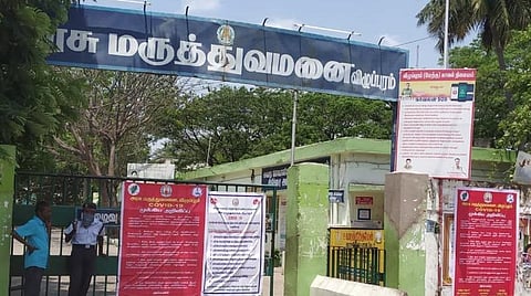 விழுப்புரம் அரசு மருத்துவமனை கரோனா சிறப்பு மருத்துவமனையாக மாற்றப்பட்டுள்ளதை காணலாம்.