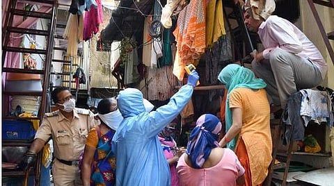 கரோனாவிலிருந்து மெல்ல மீள்கிறதா தாராவி?- பலர் சொந்த ஊருக்குத் திரும்பியதும் ஒரு காரணம்