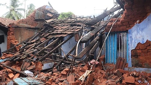 கன்னியாகுமரியில் கனமழையால் வீடு இடிந்து விழுந்தது: அணைகளின் நீர்மட்டம் வேகமாக உயர்வு