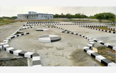 கரோனா ஊரடங்கு எதிரொலி: புதிய வாகனங்களின் பதிவு 75 சதவீதம் சரிவு; வெறிச்சோடி காணப்படும் ஆர்டிஓ அலுவலகங்கள்