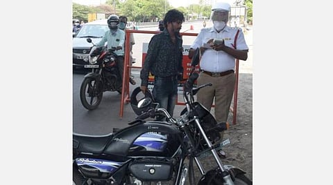 பதிவுத்துறை டோக்கனை இ-பாஸ் ஆக அனுமதிக்கலாம் ஆட்சியர்களுக்கு அரசு அறிவுறுத்தல்