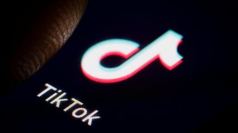 இளைஞர்களிடம் பண மோசடி: திருப்பூர் டிக்டாக் பெண் மதுரையில் கைது