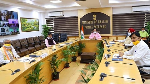 தீவிரமடையும் கரோனா; மத்திய சுகாதாரத்துறை அமைச்சர் ஆலோசனை