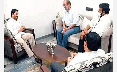 நடிகர்கள் சிரஞ்சீவி, நாகார்ஜுன் உள்ளிட்டோர் ஆந்திர முதல்வர் ஜெகன்மோகன் ரெட்டியை அமராவதியில் நேற்று சந்தித்துப் பேசினர். அப்போது வரும் 15-ம் தேதிக்குப் பிறகு படப்பிடிப்பு நடத்த முதல்வர் அனுமதி வழங்கினார்.