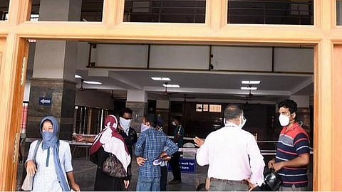 தூத்துக்குடியில் ஒரே நாளில் 25 பேருக்கு தொற்று உறுதி: அரசு மருத்துவமனை பெண் ஒப்பந்த பணியாளருக்கு கரோனா