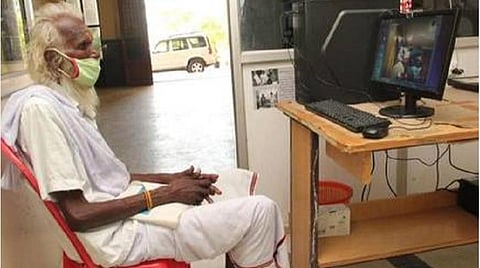 'முதியவர்கள் இருக்காங்க உள்ளே வராதீங்க': கரோனாவை தடுக்க மதுரை மாநகராட்சி புதிய வியூகம்