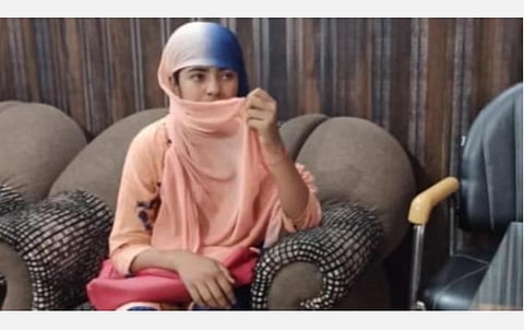 ரூ.1 கோடி ஊதியம் பெற்ற ஆசிரியை வழக்கில் திடீர் திருப்பம்: வேலைதேடியவரின் சான்றிதழை பயன்படுத்தி ஆள்மாறாட்டம் செய்தது அம்பலம்