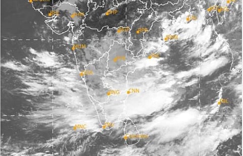 வட தமிழகம், புதுவையில் லேசான மழை வாய்ப்பு: மீனவர்களுக்கு எச்சரிக்கை; வானிலை ஆய்வு மையம் தகவல்