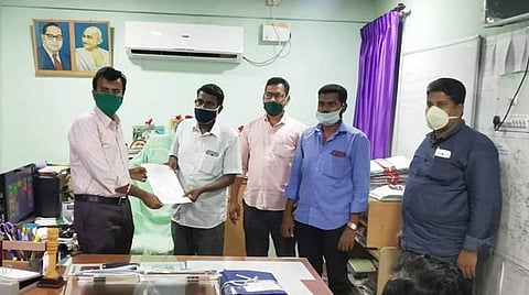 இறுதிக் காரியம் செய்ய அரசு அனுமதியைப் பெறும் பாப்புலர் ஃப்ரண்ட் ஆஃப் இந்தியா அமைப்பினர்.