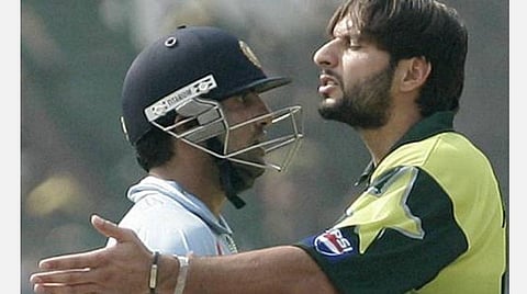 அரசியல் கருத்து வேறுபாடு வேறு, பரிவு வேறு- அப்ரீடி கரோனாவிலிருந்து மீள வேண்டிக் கொள்ளும் கம்பீர்