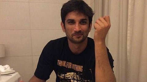 தோனியாக நடித்த பாலிவுட் நடிகர் சுஷாந்த் சிங் ராஜ்புத் தற்கொலை: திரையுலகம் அதிர்ச்சி