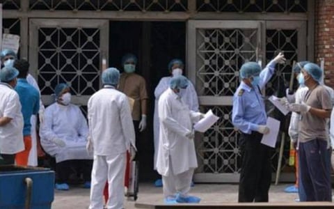 டெல்லியில் கரோனாவை கட்டுப்படுத்த 4 சிறப்பு அதிகாரிகள் நியமனம்: மத்திய உள்துறை அமைச்சகம் உத்தரவு