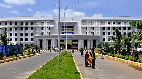 இந்திரா காந்தி அரசு மருத்துவக் கல்லூரி, படம்: எம்.சாம்ராஜ்