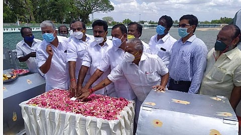 காவிரிக்காகக் கல்லணையில் மணிக்கணக்கில் காத்திருந்த அமைச்சர்கள், ஆட்சியர்கள்!