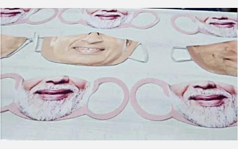 பிரதமர் மோடி உள்ளிட்ட தலைவர்களின் முகத்துடன் கூடிய முகக் கவசங்கள்.