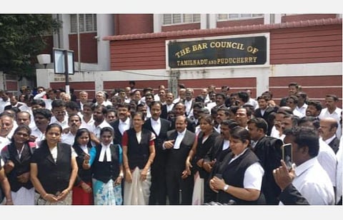 ஊரடங்கு காலத்தில் அலுவலகம் செல்லும் வழக்கறிஞர்களை தடுக்க வேண்டாம்: பார்கவுன்சில் வேண்டுகோள்