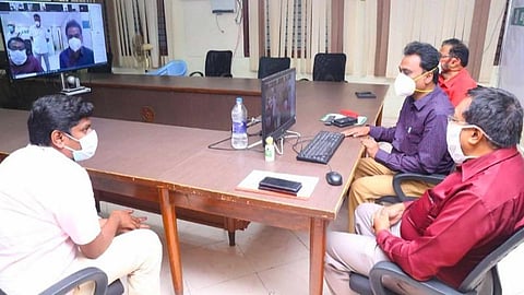 தொற்று நோய்ப் பிரிவில் இளம்வயது ஆரோக்கியமான மருத்துவர்களை நியமிக்க வேண்டும்: தனியார் மருத்துவமனைகளுக்கு சுகாதாரத்துறை கட்டுப்பாடு