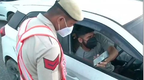 கரோனா பரிசோதனை செய்யாமல் குறுக்கு வழியாக கன்னியாகுமரிக்குள் நுழைபவர்கள் மீது வழக்குப்பதிவு செய்து நடவடிக்கை: மாவட்ட ஆட்சியர் எச்சரிக்கை