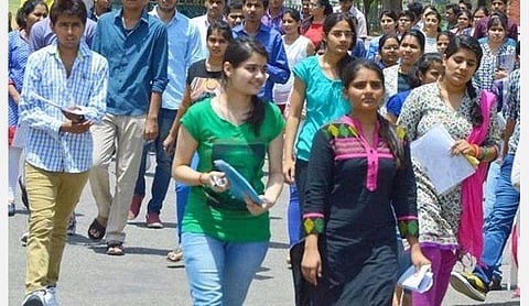 தனியார் பள்ளி, கல்லூரிகள் கட்டண வசூல் நெருக்கடி: அரசின் உத்தரவை அமல்படுத்த உத்தரவிடக் கோரி உயர் நீதிமன்றத்தில் வழக்கு