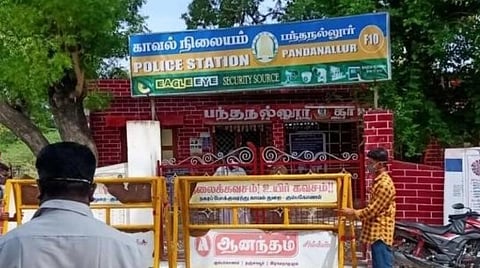 மூடப்பட்ட பந்தநல்லூர் காவல் நிலையம்