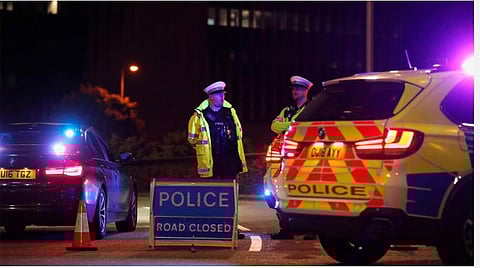 ரீடிங் நகரில் உள்ள பூங்கா பகுதியில் போலீஸார் குவிக்கப்பட்டுள்ள காட்சி.