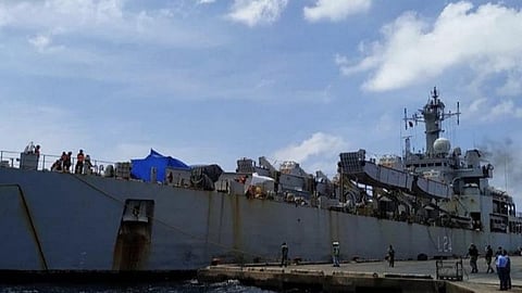 மாலத்தீவில் இருந்து 250 இந்தியர்களுடன் புறப்பட்டது 'ஐஎன்எஸ் அய்ராவத்' கப்பல்: நாளை மறுநாள் தூத்துக்குடி வந்து சேரும்