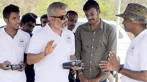 ட்ரோன்கள் மூலம் கிருமிநாசினி தெளிப்பு: அஜித் கொடுத்த யோசனை