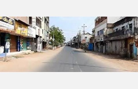 சாத்தான் குளம் தந்தை, மகன் உயிரிழப்பு விவகாரம்: தமிழகம் முழுவதும் வணிகர்கள் கடையடைப்பு