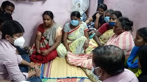 திருச்செந்தூர் சட்டப்பேரவை உறுப்பினர் அனிதா ஆர் ராதாகிருஷ்ணன், திமுக இளைஞரணி துணைச் செயலாளர் எஸ்.ஜோயல் ஆகியோர் உடனிரூந்தனர்.