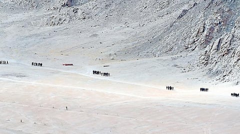 சீன ராணுவத்துக்கு பதிலடி கொடுக்க எல்லையில் ஏவுகணைகளை குவிக்கும் இந்தியா