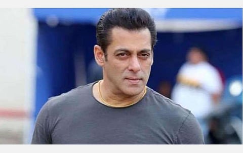 சுஷ்மிதா சென்னுக்கு ட்விட்டரில் வாழ்த்து- நெட்டிசன்களின் கேலிக்கு ஆளான சல்மான் கான்