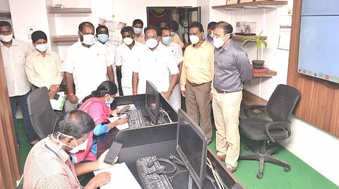 கரோனா தடுப்பு நிதியை கருவூலங்களில் எடுக்க ஆட்சியர்களுக்கு சிறப்பு அனுமதி: அமைச்சர் ஆர்பி.உதயகுமார் தகவல்