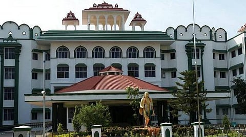 உயர் நீதிமன்ற நீதிபதிகள் அதிருப்தி