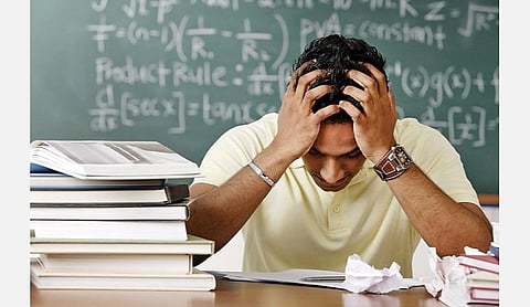 பாடச்சுமை குறைப்பு: உயர்கல்வி வாய்ப்புகளை இழக்கத் தயாரா?