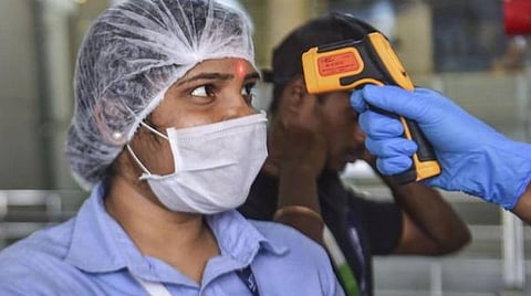 இல்லந்தோறும் வரும் களப்பணியாளர்களிடம் கரோனா அறிகுறிகள் இருந்தால் ஒளிவுமறைவின்றி தெரிவிக்க வேண்டும்: பொதுமக்களுக்கு சென்னை மாநகராட்சி ஆணையர் அறிவுறுத்தல்