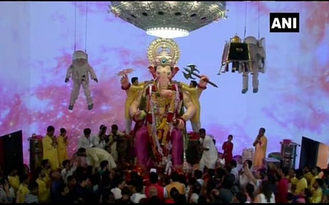 மும்பையில் விநாயகர் ஊர்வலம் ரத்து: பணத்தை முதல்வர் கரோனா நிவாரண நிதிக்கு அனுப்ப முடிவு