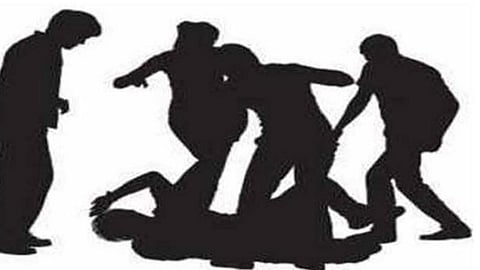 அமைச்சர் ஜி.பாஸ்கரன் ஊரில் திட்டப் பணியை ஆய்வு செய்த பொதுப்பணித்துறை அதிகாரி மீது தாக்குதல்: 5 பேர் மீது வழக்கு