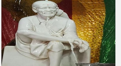 சாயிபாபாவை நினைத்து தெருநாய்களுக்கு உணவு; நிம்மதியும் நிறைவும் தருவார் ஷீர்டி பாபா!