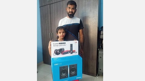 இணையத்தில் வைரலான சஹானாவின் பாடல்: 'கோப்ரா' படக்குழுவினர் பரிசு