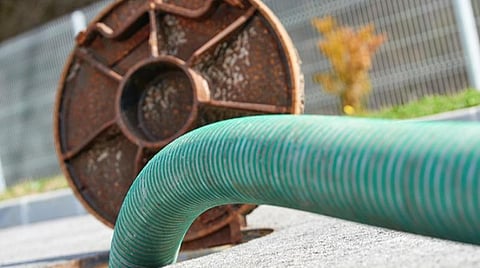 தூத்துக்குடி அருகே கழிவுநீர் தொட்டியை சுத்தம் செய்தபோது விஷவாயு தாக்கி 4 தொழிலாளர்கள் பலி